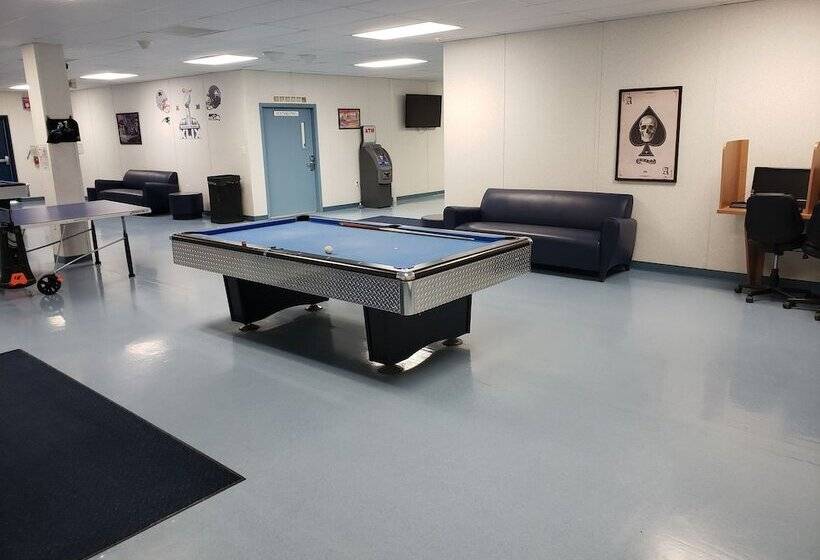 בית מלון כפרי Target Hospitality Williams County Lodge