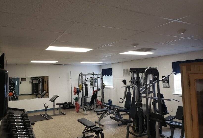 בית מלון כפרי Target Hospitality Williams County Lodge