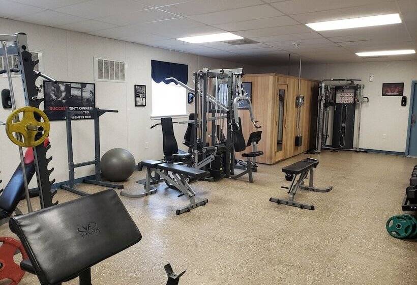 בית מלון כפרי Target Hospitality Williams County Lodge