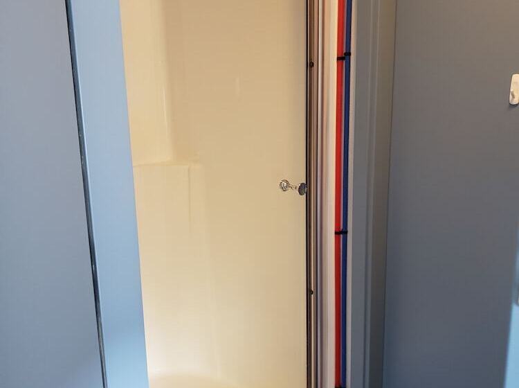 בית מלון כפרי Target Hospitality Williams County Lodge