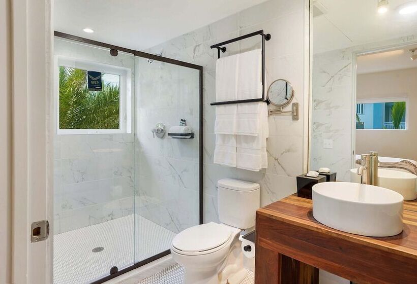 فندق على الطريق Ocean Treasure Beachside Suites