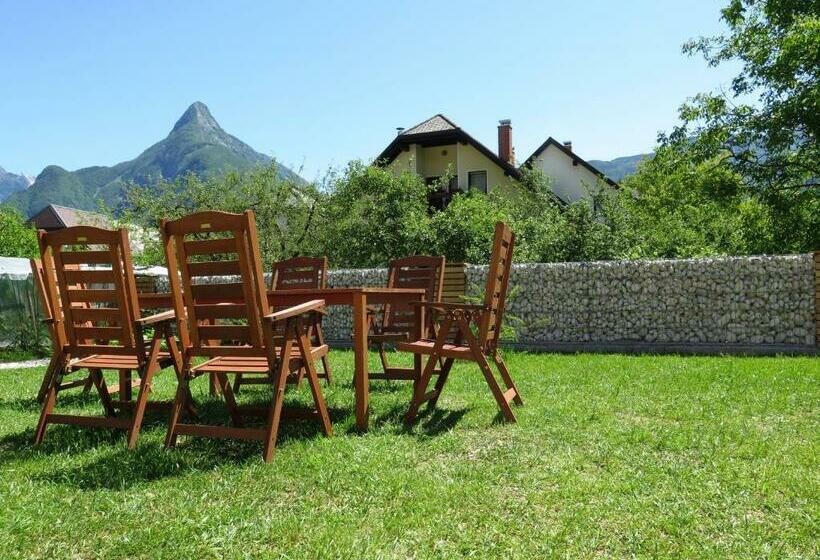 پانسیون Apartments Skok With Free Parking