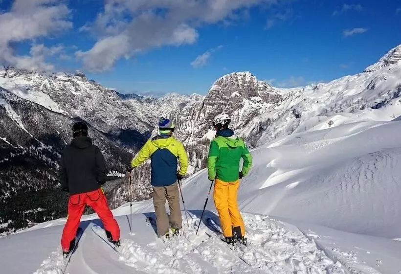 پانسیون Apartments Skok With Free Parking