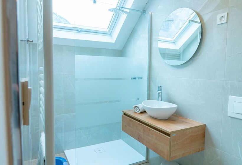 پانسیون Apartments Skok With Free Parking