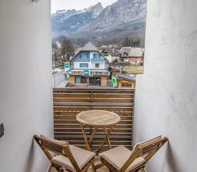 پانسیون Apartments Skok With Free Parking