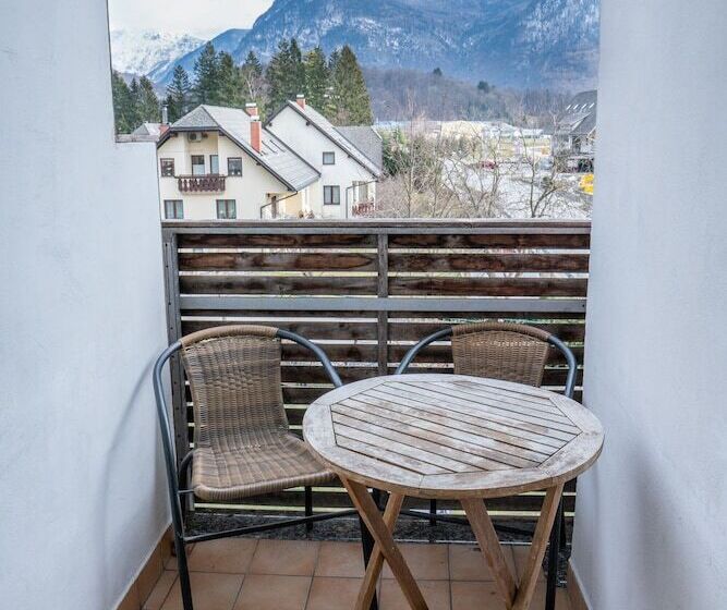 پانسیون Apartments Skok With Free Parking