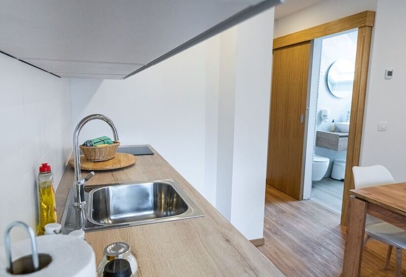 پانسیون Apartments Skok With Free Parking