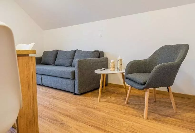 پانسیون Apartments Skok With Free Parking