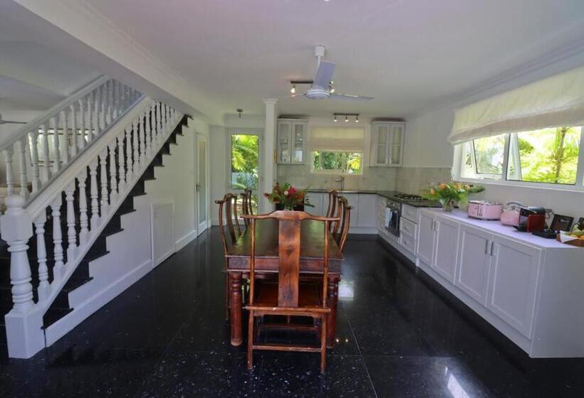 پانسیون Chateau Elysium