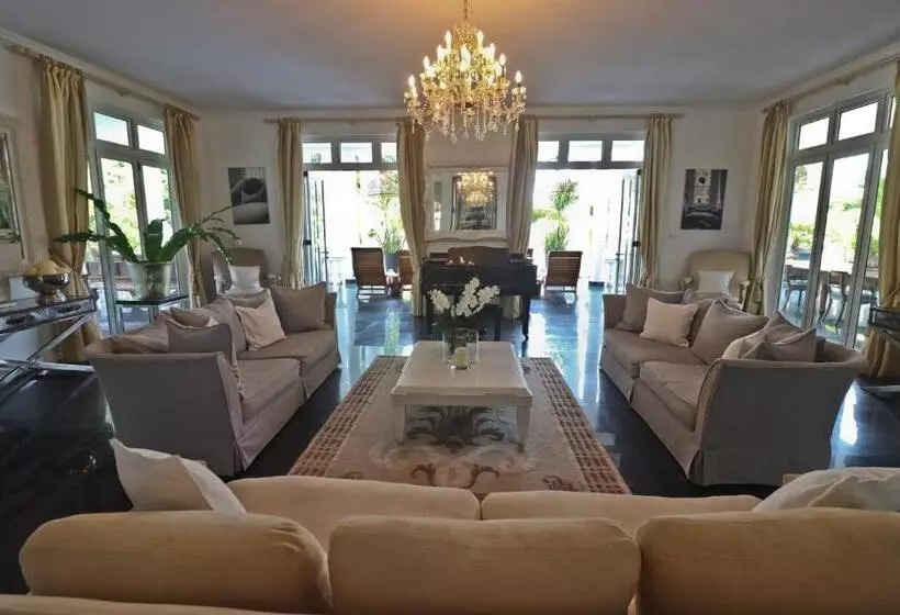 پانسیون Chateau Elysium