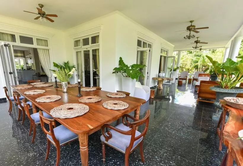 پانسیون Chateau Elysium