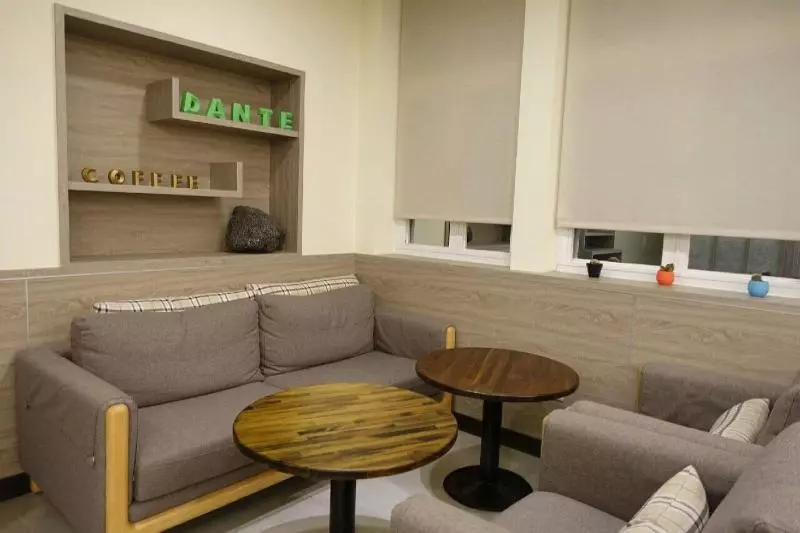 تختخواب و صبحانه Freewind