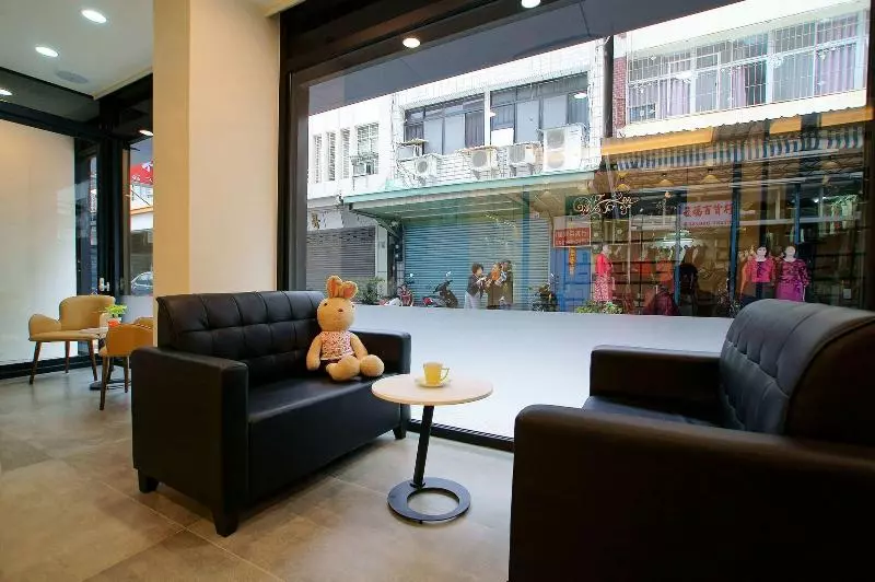 تختخواب و صبحانه Freewind