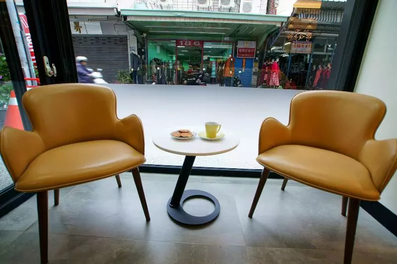 تختخواب و صبحانه Freewind