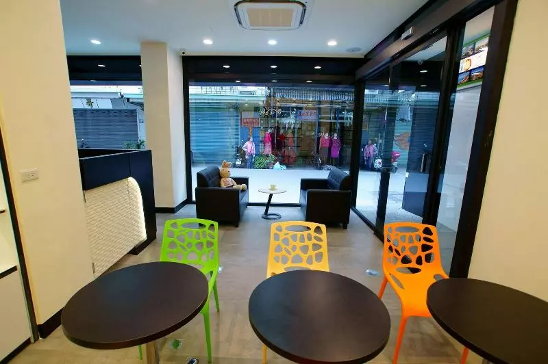 تختخواب و صبحانه Freewind