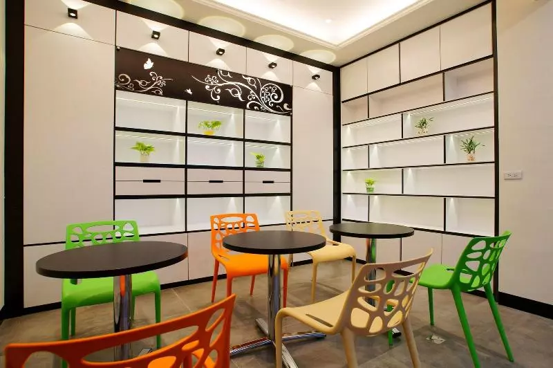 تختخواب و صبحانه Freewind