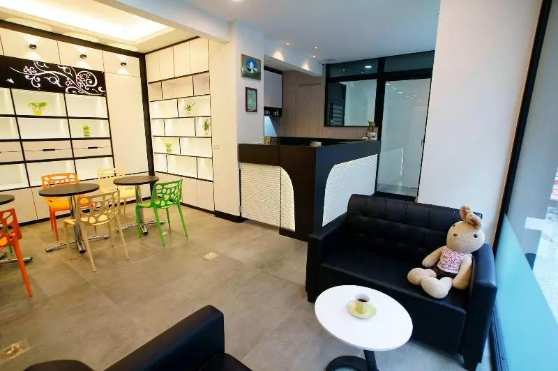 تختخواب و صبحانه Freewind