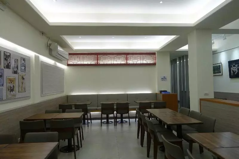 تختخواب و صبحانه Freewind