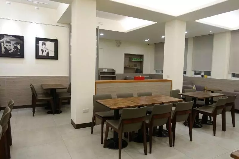 تختخواب و صبحانه Freewind