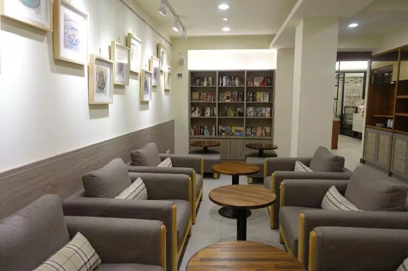 تختخواب و صبحانه Freewind