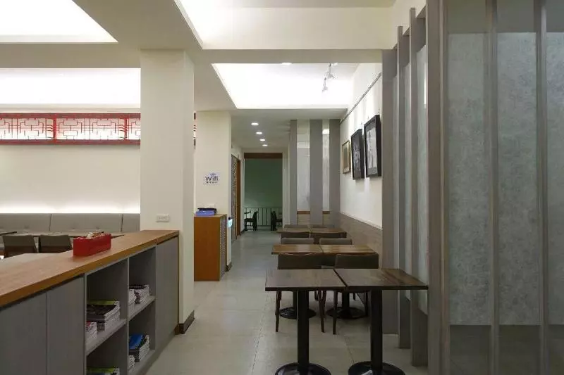 تختخواب و صبحانه Freewind