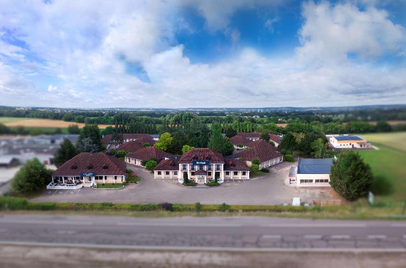 בית מלון כפרי Kyriad Sens