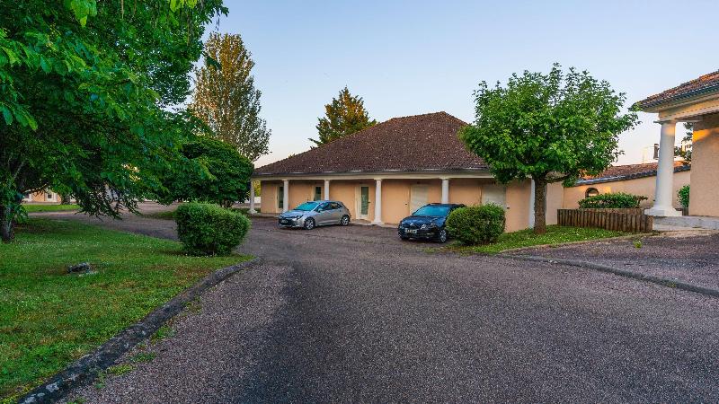 בית מלון כפרי Kyriad Sens