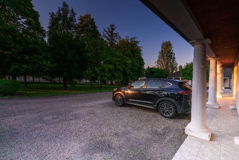 בית מלון כפרי Kyriad Sens