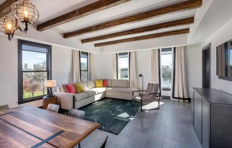 هتل Worldmark Portland Waterfront Park