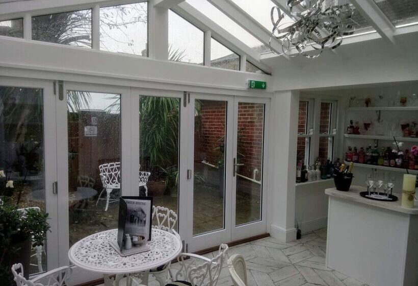 ペンション Jireh House