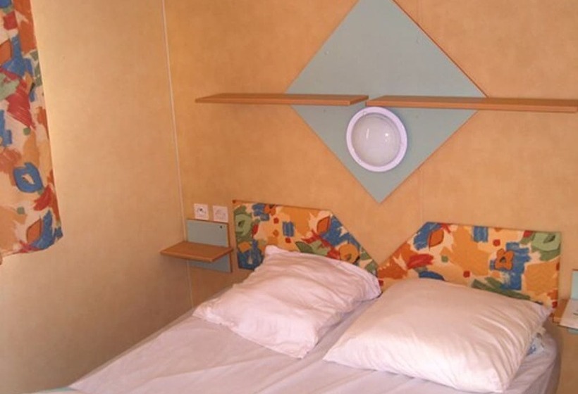 בית מלון כפרי Camping La Charderie