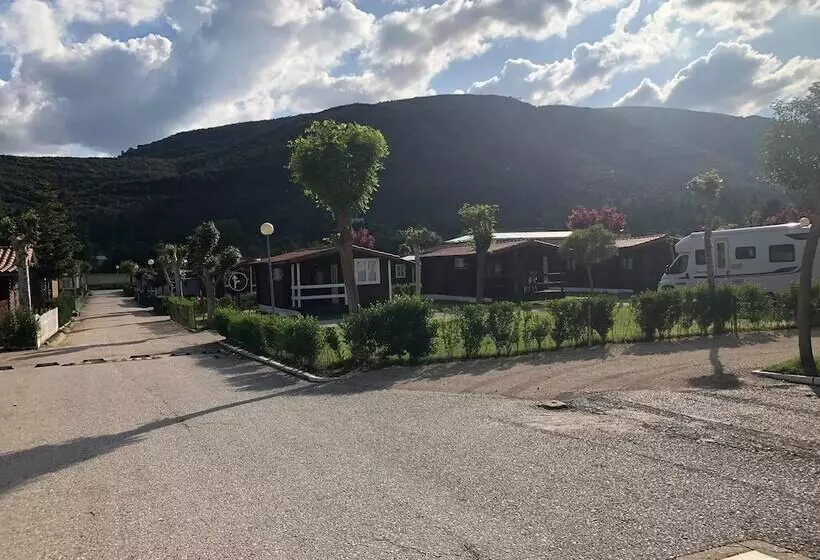 Hotelli Camping Rio Nela