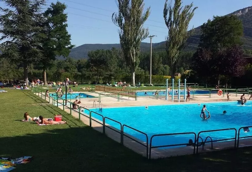 Hotelli Camping Rio Nela