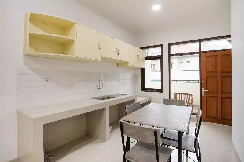 ホテル Oyo 3209 Hegarbudhi Residence
