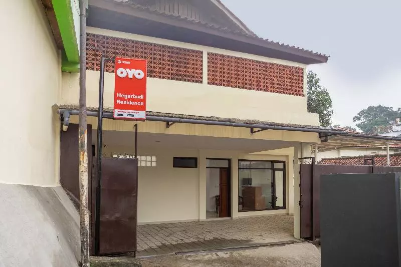 ホテル Oyo 3209 Hegarbudhi Residence