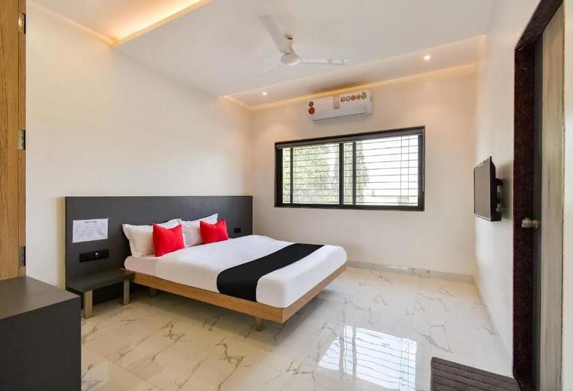 Vaccinated Staff - Capital O 71866 Hotel Ansh