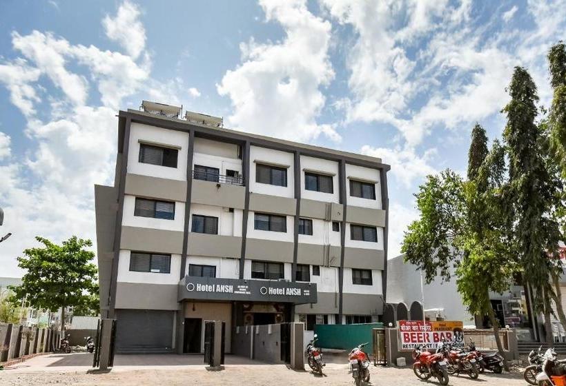 Vaccinated Staff - Capital O 71866 Hotel Ansh