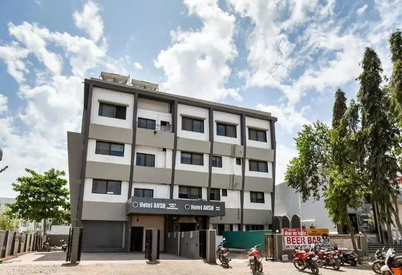 Vaccinated Staff - Capital O 71866 Hotel Ansh