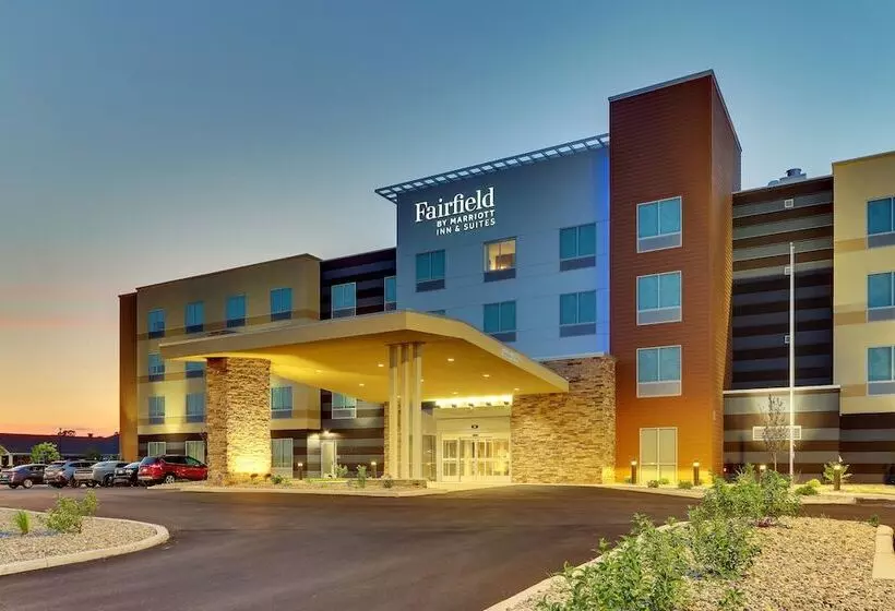هتل Fairfield Inn & Suites Warsaw