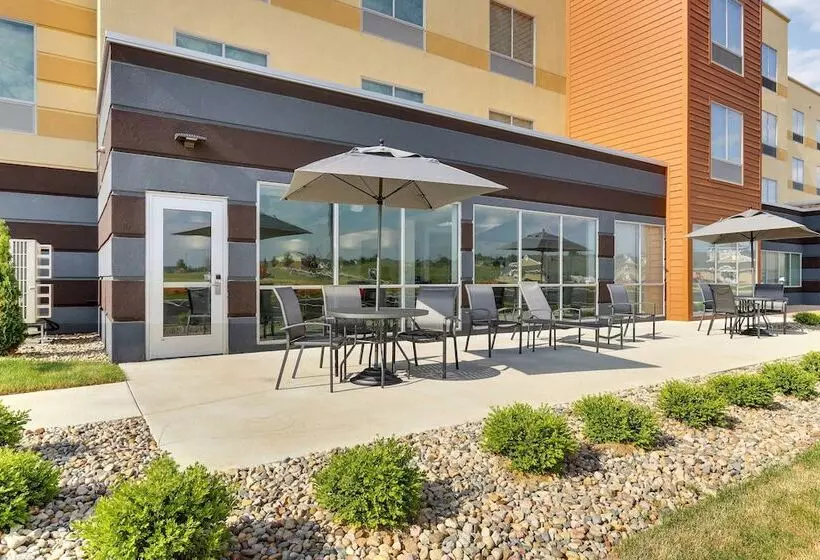 هتل Fairfield Inn & Suites Warsaw