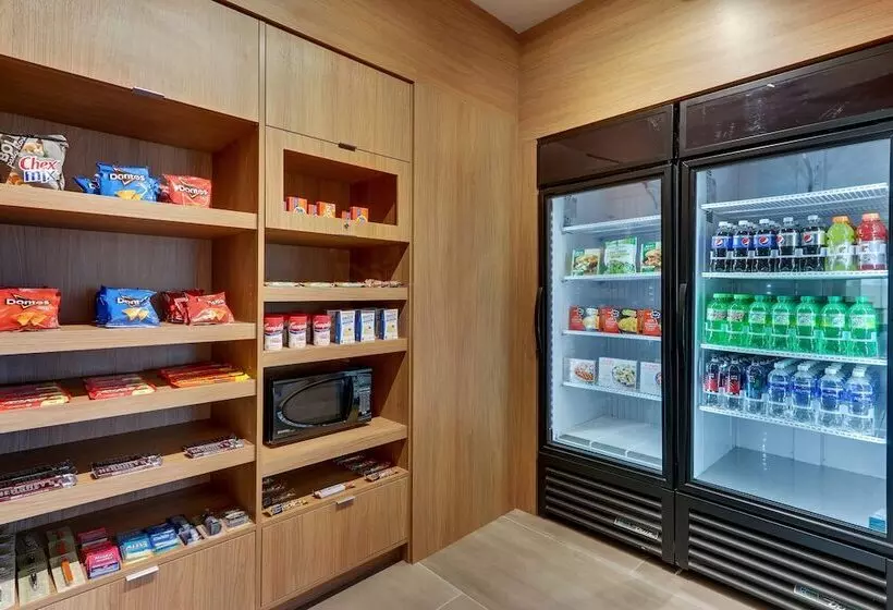 هتل Fairfield Inn & Suites Warsaw