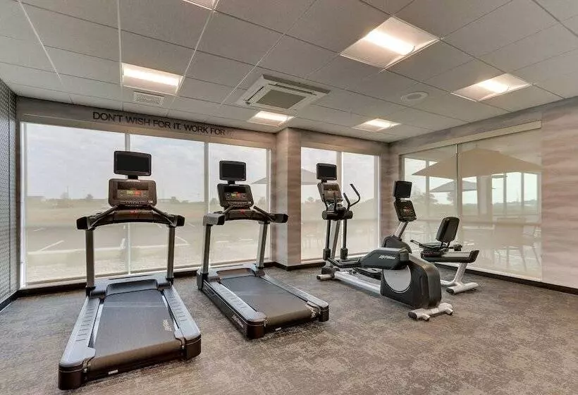 هتل Fairfield Inn & Suites Warsaw