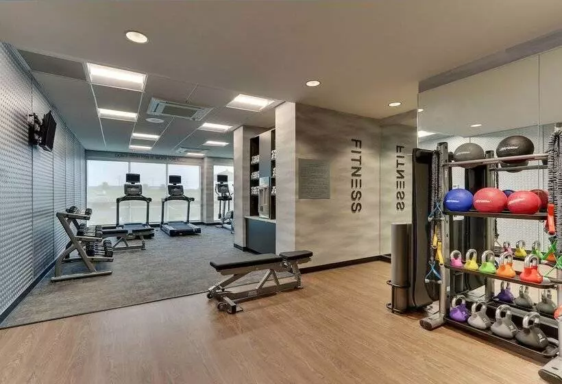 هتل Fairfield Inn & Suites Warsaw