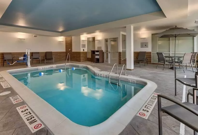 هتل Fairfield Inn & Suites Warsaw