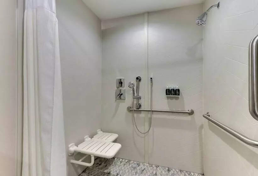 هتل Fairfield Inn & Suites Warsaw