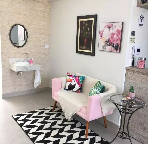 Hotelli Pousada Della Nonna