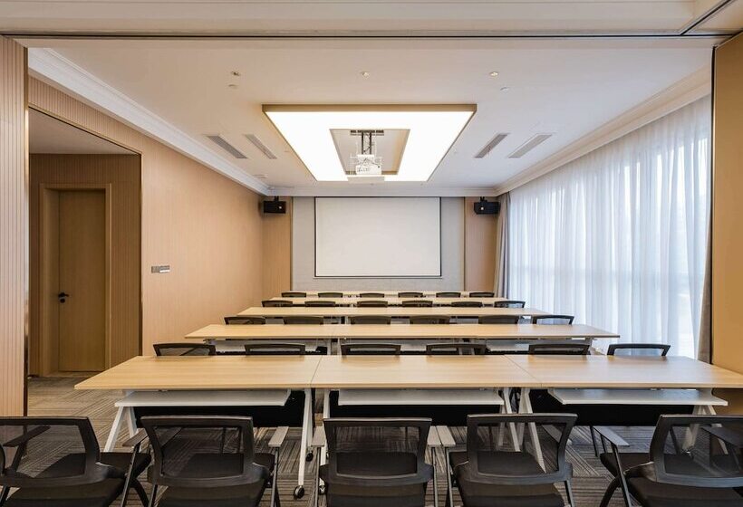 Отель Mercure Changzhou Jintan