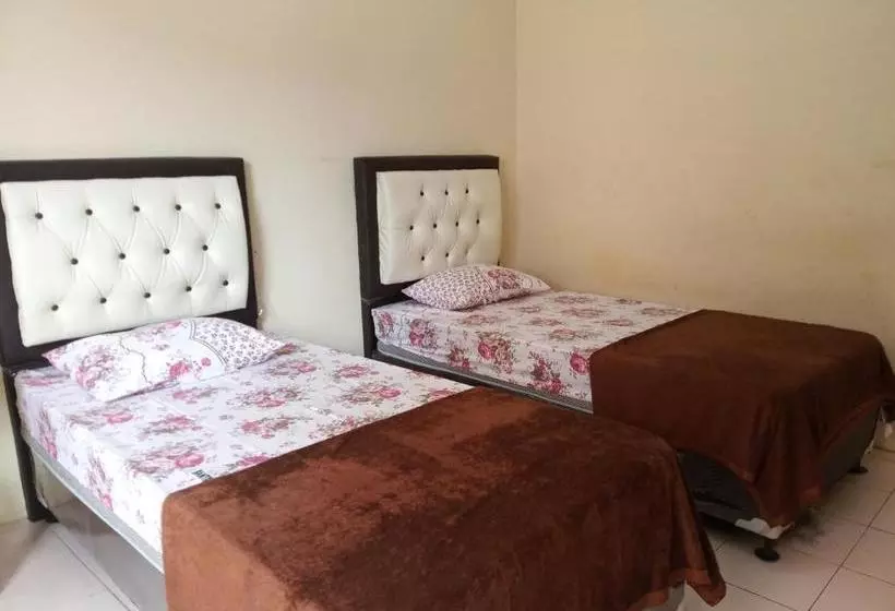 ホテル Oyo 3412 Penginapan Banto Grass Inn
