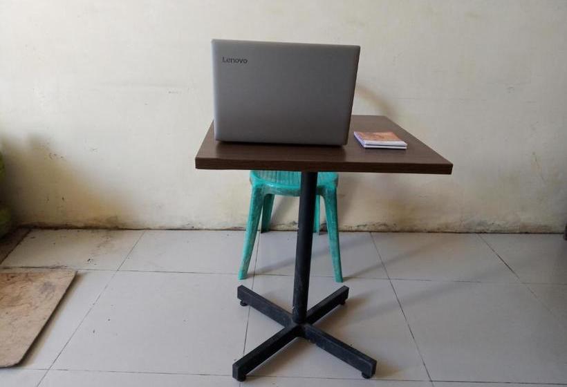 Отель Oyo 3412 Penginapan Banto Grass Inn