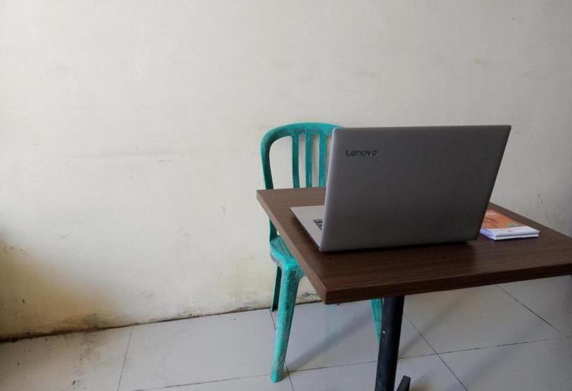 Отель Oyo 3412 Penginapan Banto Grass Inn